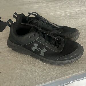 Black Under Armor Tennis